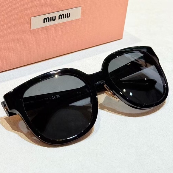 Miumiu sunglasses - Picture 5 of 8